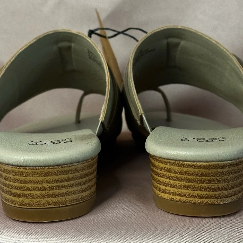 COPY - Frye And Co Womens Quincey Thong Sandals Taupe Gray Faux Leather Wedge 8… - Picture 9 of 16